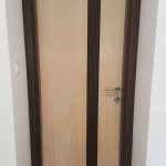 Furnirana vrata hrast četka rezbarija tamo svijetlo