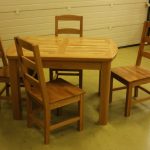 masivne drvene stolice i stol hrast dužinsko širinski spojene ploče