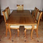masivni hrastov stol sa stolicama
