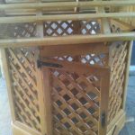 Drvena zaštita za bunar sa vratima