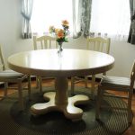 masivni okrugli stol hrast