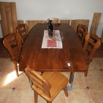 Blagavaonski stol hrast sa masivnim stolicama