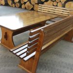 masivne hrastove klupe i stol