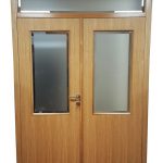 Dvokrilna furnirana hrastova vrata stakla