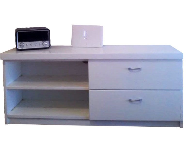 Bijela masivna komoda hrast